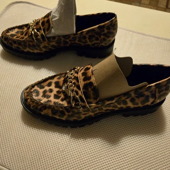 Guess 8 leopard slip ons with charms across the foot, very on trend - Picture 2 of 4